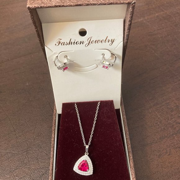 NIB Fashion Necklace and Matching Earrings - Picture 5 of 5